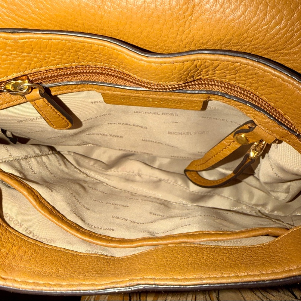 Michael Kors Leather Crossbody Saddle Bag Tan Tassel Boho Chic - Picture 10 of 14